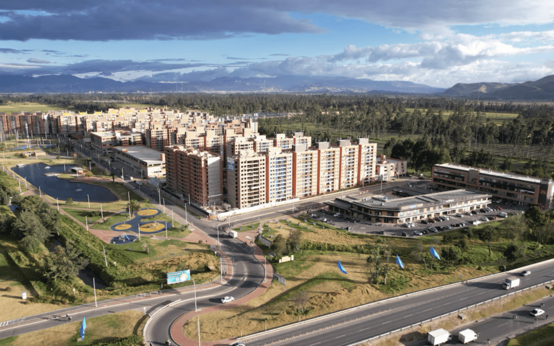 LA CONSTRUCTORA QUE CUMPLIÓ EL SUEÑO DE 100.000 COLOMBIANOS DE TENER CASA PROPIA